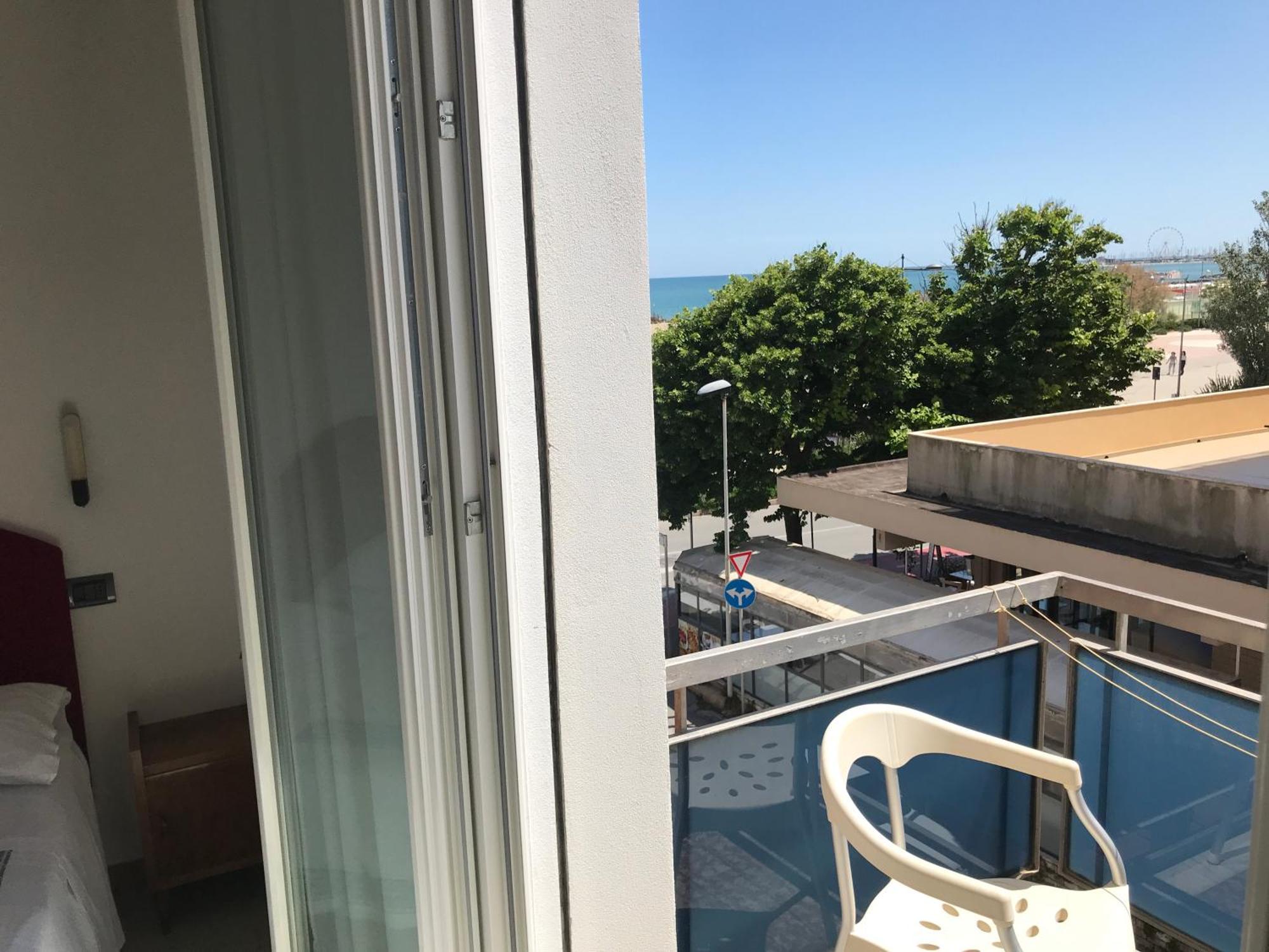 Hotel L&V Римини Экстерьер фото